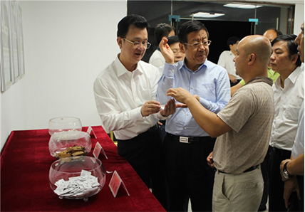 國家林業(yè)局局長張建龍蒞臨天敵繁育中心調(diào)研指