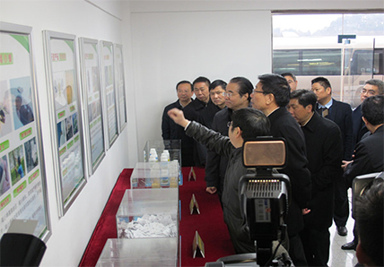 省委書記、省人大常委會主任徐守盛在天敵繁育